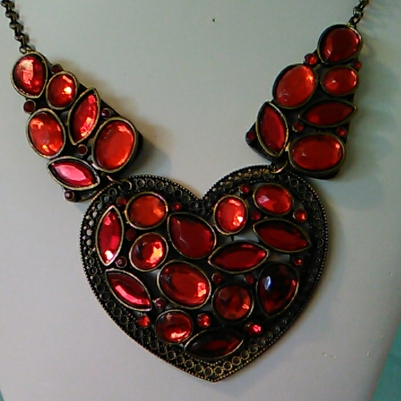 Nwt Red heart necklace - Picture 2 of 6
